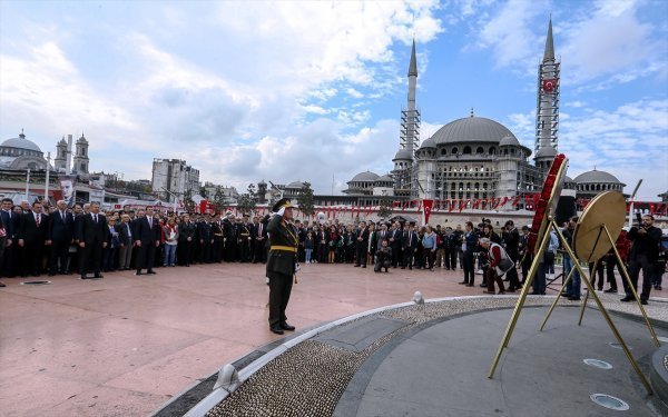 Türkiye, Mustafa Kemal Atatürk'ü anıyor