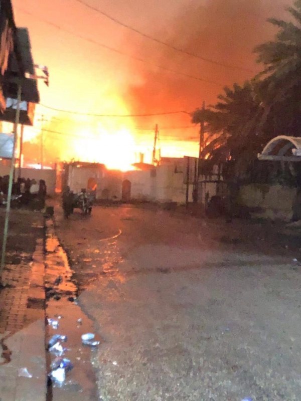 Irak'ta göstericiler İran konsolosluğunu tekrar yaktı