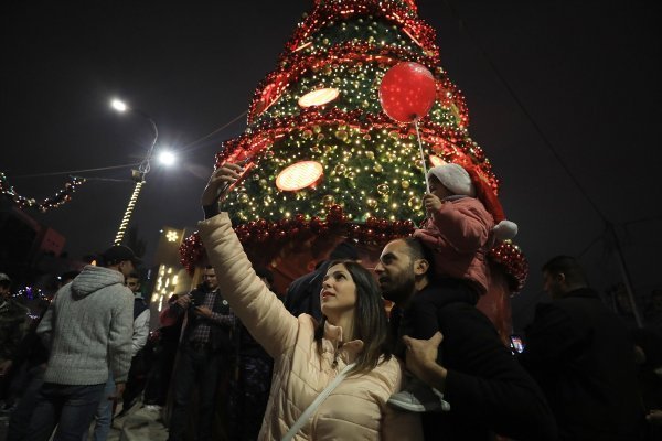 Ramallah'ta kurulan Noel Ağacı törenle aydınlatıldı