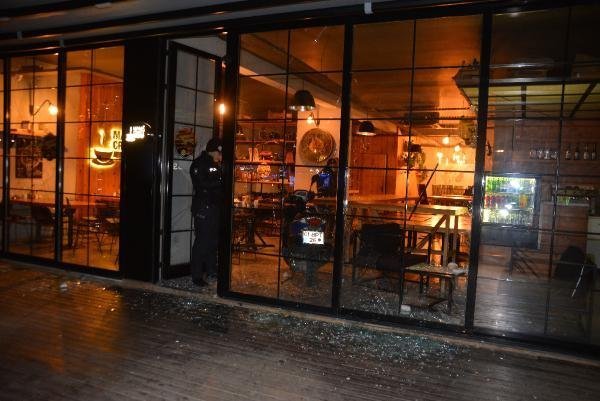 Alkollü kadın eski erkek arkadaşının iş yerinin camlarını kırdı
