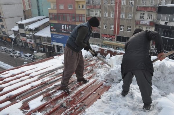 Çatı temizlemek ekmek kapısı oldu -3