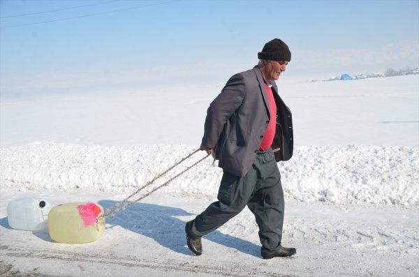 Hakkari'de soğuk hava etkili oluyor