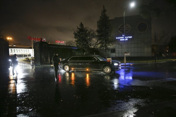 Putin'i taşıyan uçak İstanbul'a indi