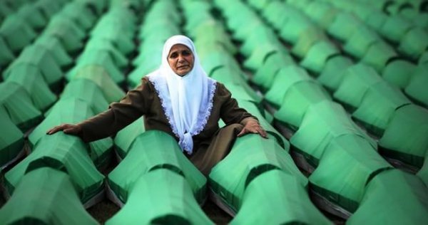 Srebrenitsalı anneler AİHM'ye başvurdu