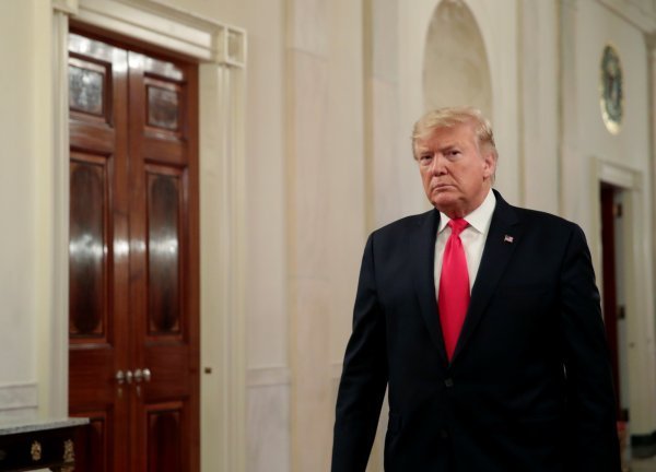 Trump'tan İran'a: Yaptırımlar sürecek