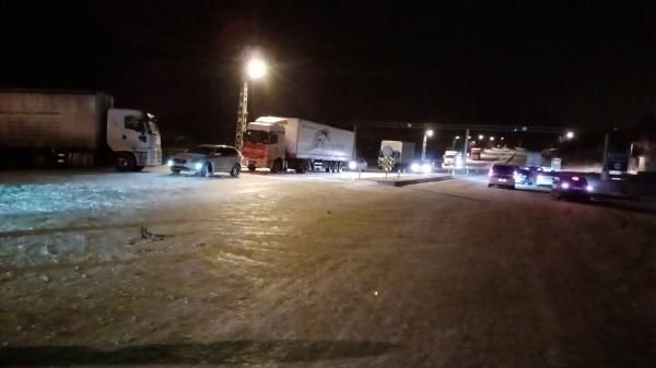 Sivas'ta kar ve tipi nedeniyle 200 yolcu mahsur kaldı