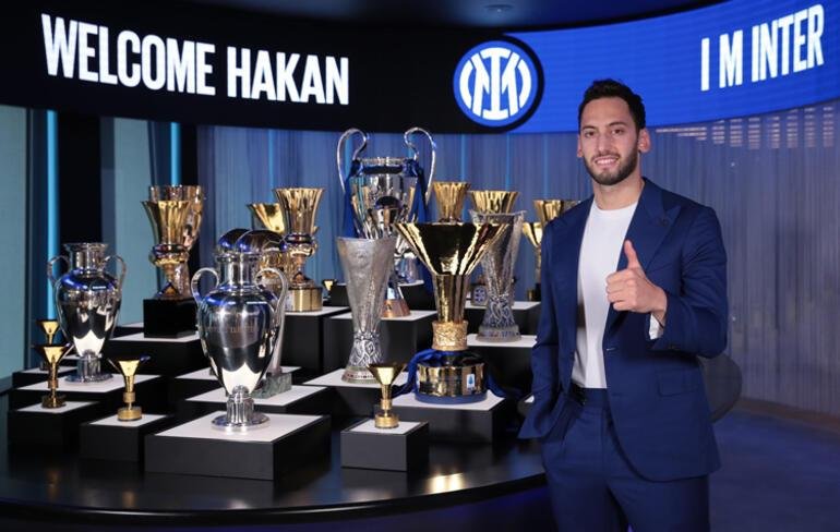 Son Dakika Transfer Haberi: Inter, Hakan Çalhanoğlunu kadrosuna kattığını duyurdu