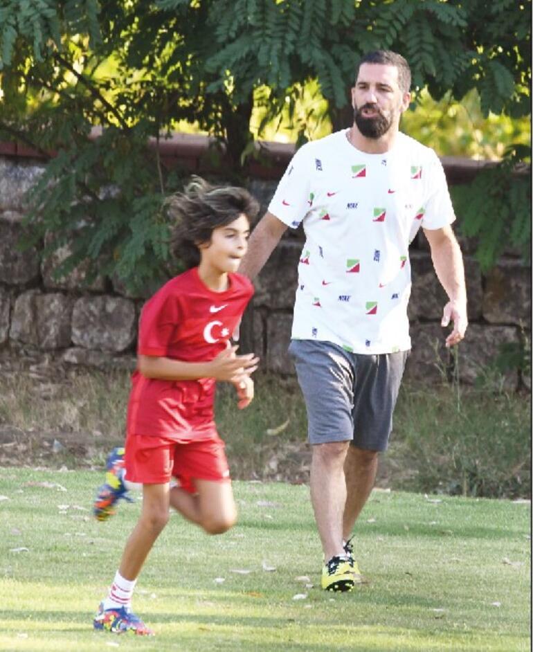Köyceğizspor sahada... Arda Turan, Yılmaz Erdoğan ve Rodin futbol maçı yaptı