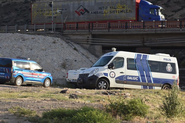 Arkadaşlarıyla iddiaya giren genç köprüden Kızılarmak'a atladı kayboldu - Resim: 2